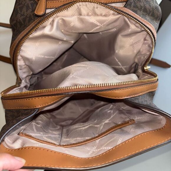 Michael Kors Raven Medium Backpack brown pebbled leather gold hardware - Picture 9 of 16